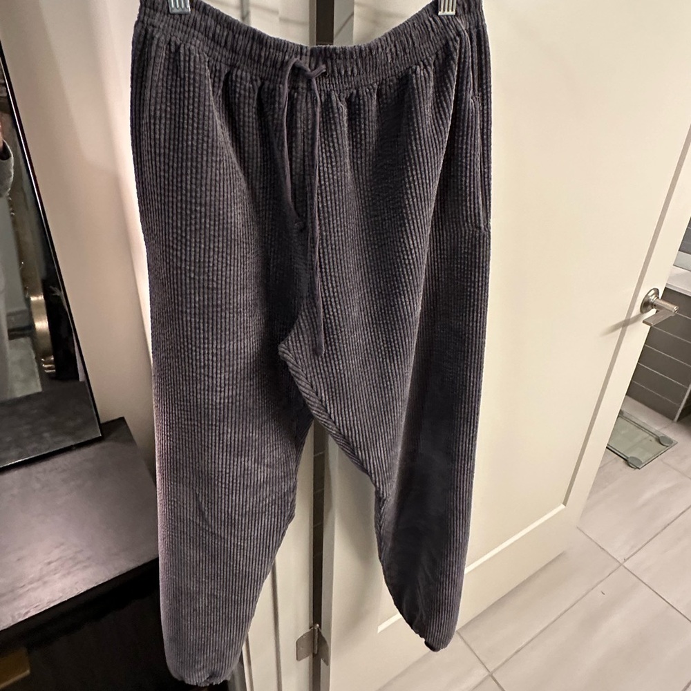 White fox joggers